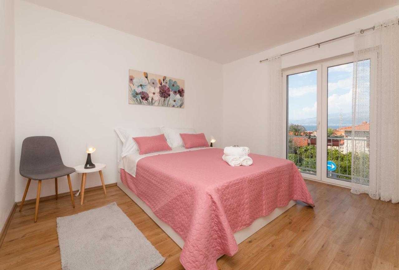 Apartment Nona - Center, 150 Meters From The Beach Supetar Exterior photo