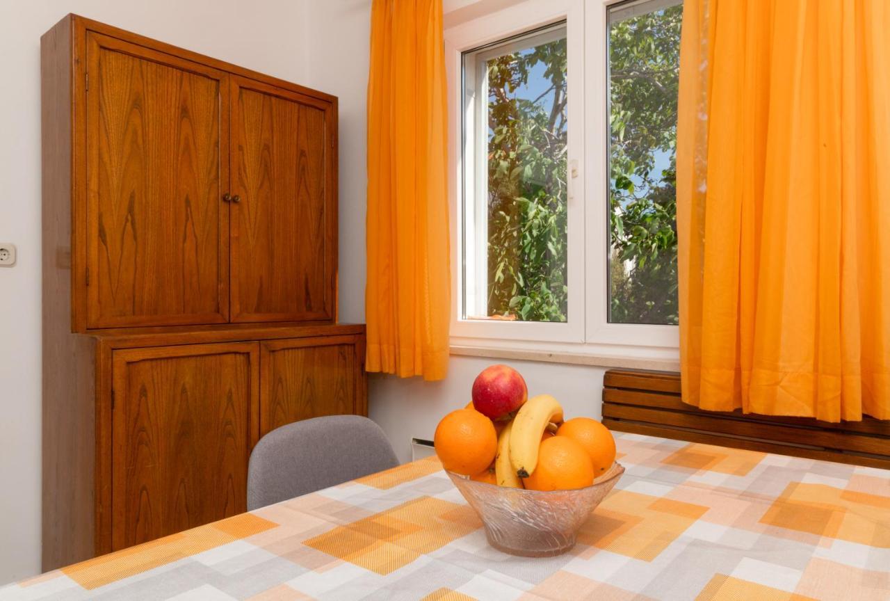 Apartment Nona - Center, 150 Meters From The Beach Supetar Exterior photo