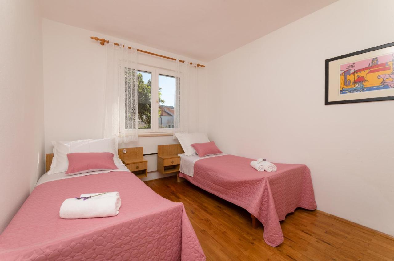 Apartment Nona - Center, 150 Meters From The Beach Supetar Exterior photo